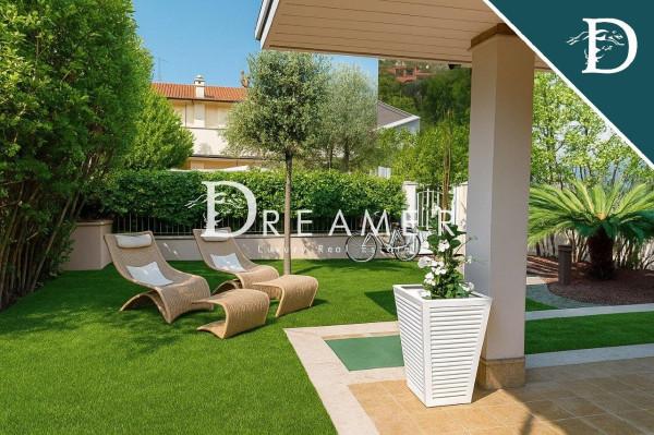 casa indipendente in vendita a Forte dei Marmi in zona Vittoria Apuana
