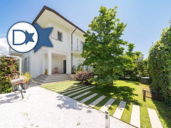 casa indipendente in vendita a Forte dei Marmi