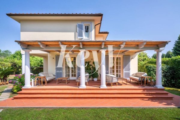 casa indipendente in vendita a Forte dei Marmi in zona Vittoria Apuana