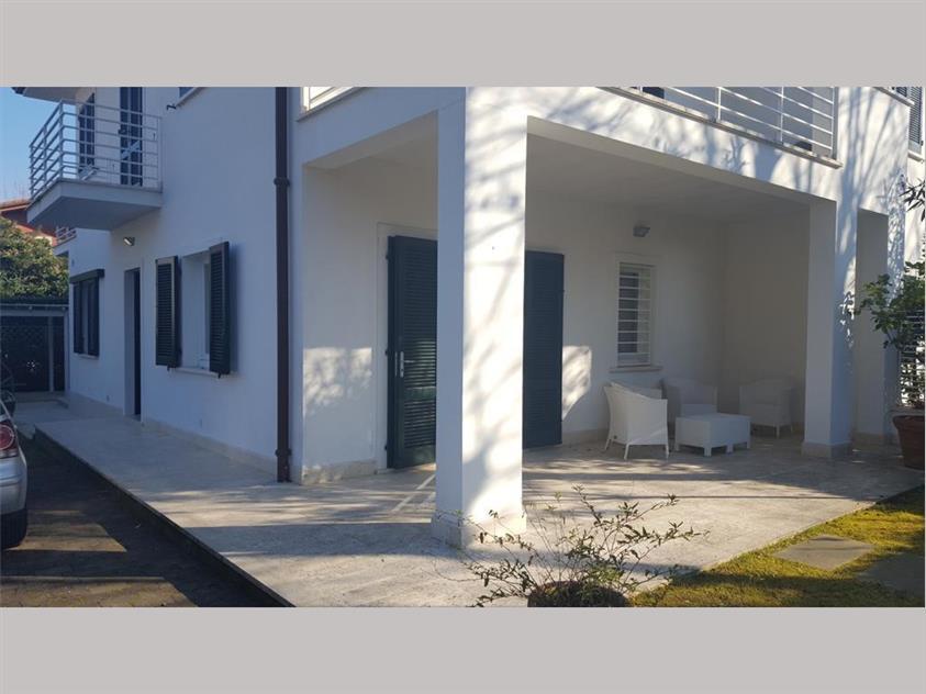 casa indipendente in vendita a Forte dei Marmi