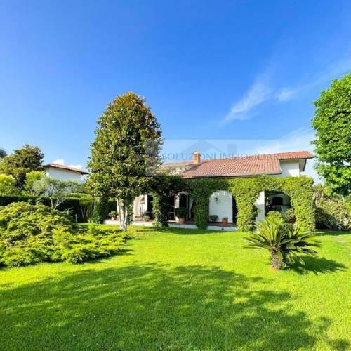casa indipendente in vendita a Forte dei Marmi