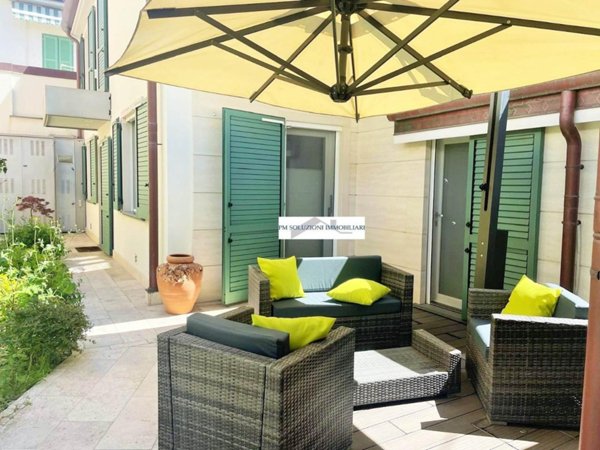casa indipendente in vendita a Forte dei Marmi