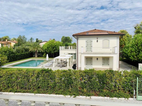 casa indipendente in vendita a Forte dei Marmi in zona Vittoria Apuana