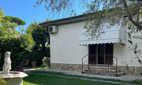 casa indipendente in vendita a Forte dei Marmi