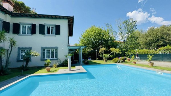 casa indipendente in vendita a Forte dei Marmi