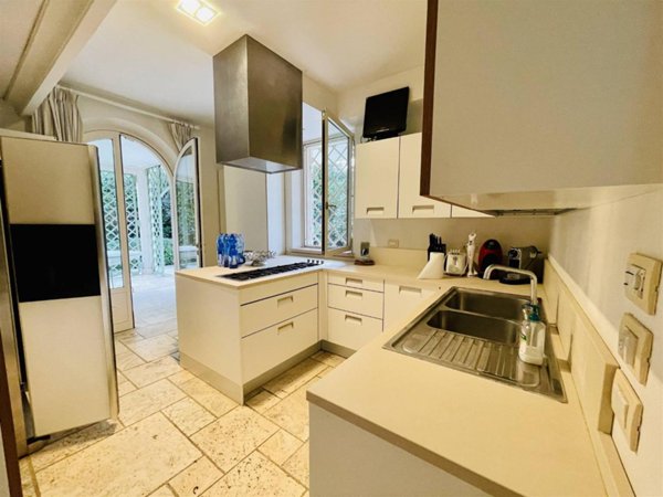 casa indipendente in vendita a Forte dei Marmi in zona Roma Imperiale