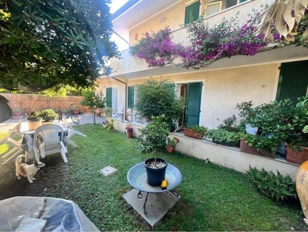 casa indipendente in vendita a Forte dei Marmi