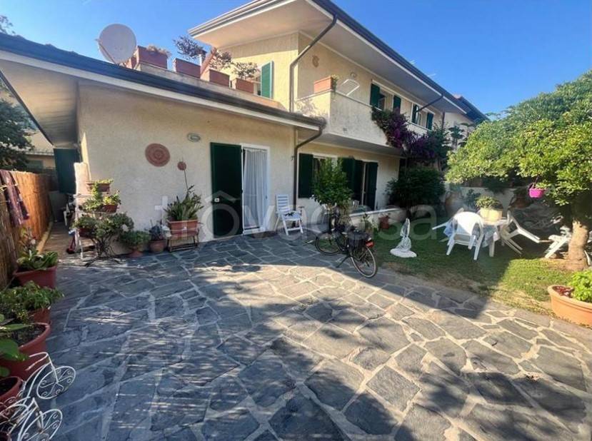 casa indipendente in vendita a Forte dei Marmi