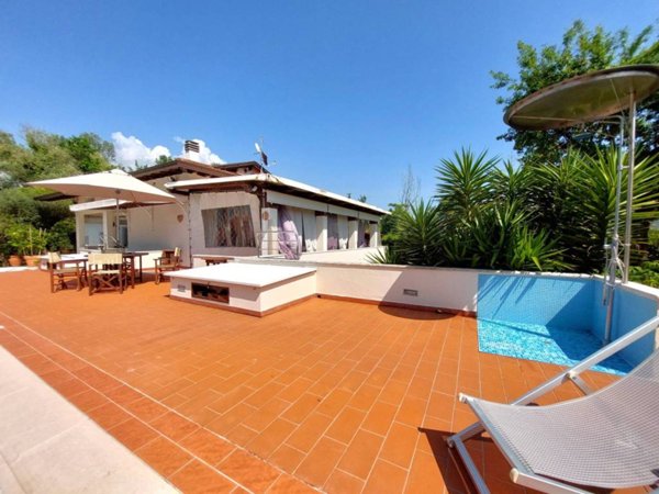 casa indipendente in vendita a Forte dei Marmi in zona Vaiana