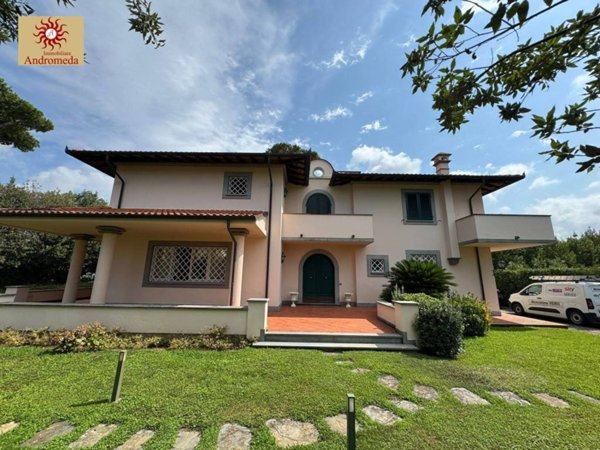 casa indipendente in vendita a Forte dei Marmi