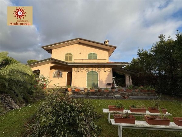 casa indipendente in vendita a Forte dei Marmi