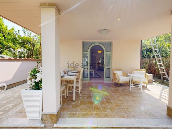 casa indipendente in vendita a Forte dei Marmi in zona Vittoria Apuana