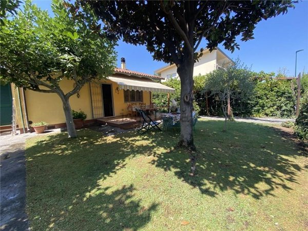 casa indipendente in vendita a Forte dei Marmi