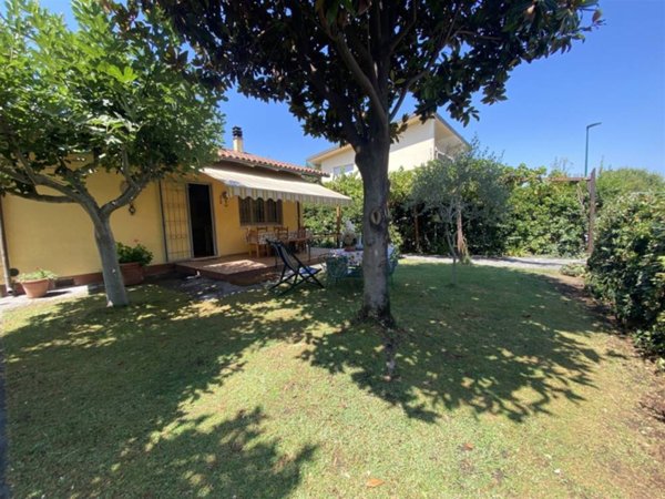 casa indipendente in vendita a Forte dei Marmi