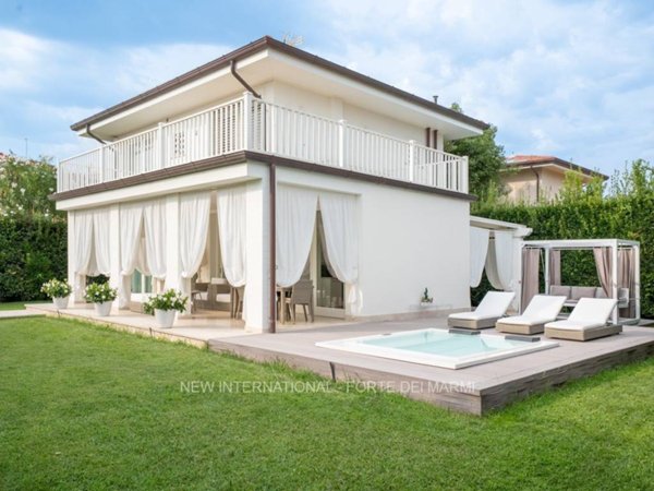 casa indipendente in vendita a Forte dei Marmi