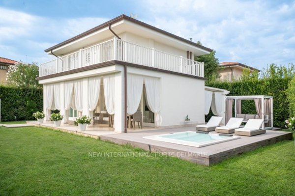 casa indipendente in vendita a Forte dei Marmi