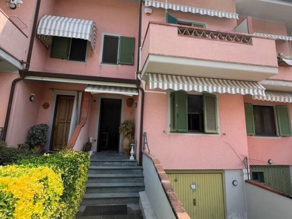 casa indipendente in vendita a Forte dei Marmi in zona Vittoria Apuana