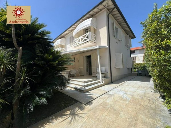 casa indipendente in vendita a Forte dei Marmi