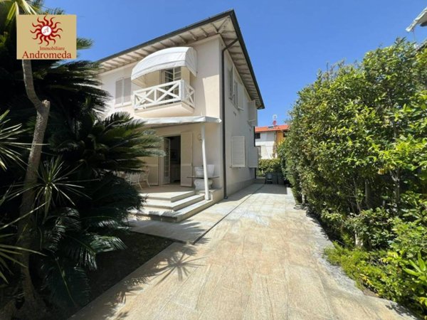casa indipendente in vendita a Forte dei Marmi