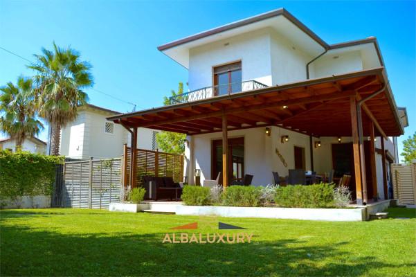casa indipendente in vendita a Forte dei Marmi