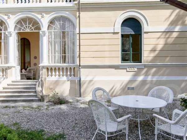 casa indipendente in vendita a Forte dei Marmi in zona Roma Imperiale