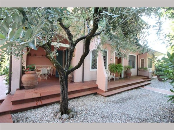 casa indipendente in vendita a Forte dei Marmi
