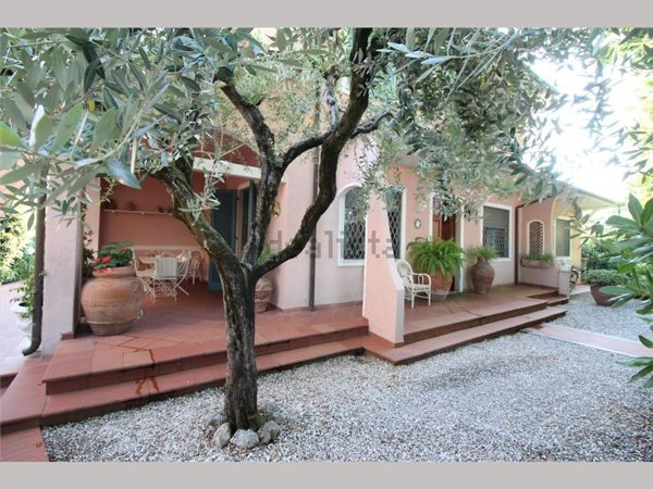 casa indipendente in vendita a Forte dei Marmi