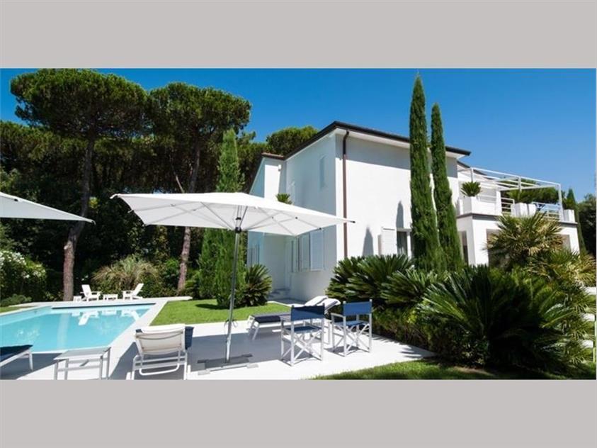 casa indipendente in vendita a Forte dei Marmi in zona Roma Imperiale