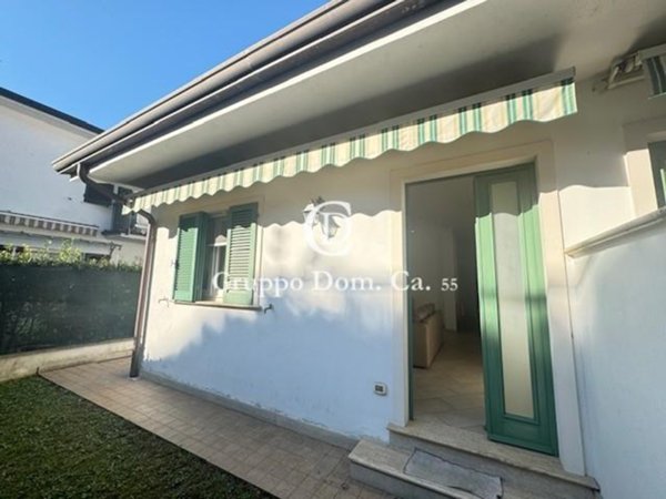 casa indipendente in vendita a Forte dei Marmi in zona Vittoria Apuana