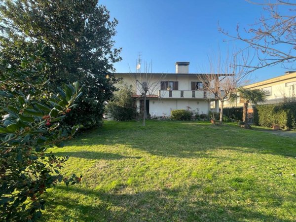 casa indipendente in vendita a Forte dei Marmi