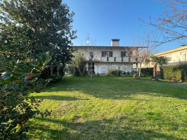 casa indipendente in vendita a Forte dei Marmi