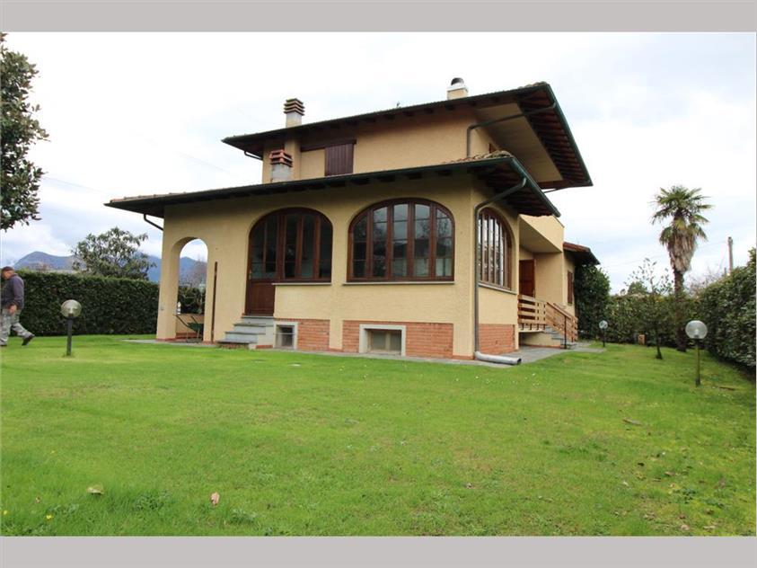 casa indipendente in vendita a Forte dei Marmi in zona Vittoria Apuana