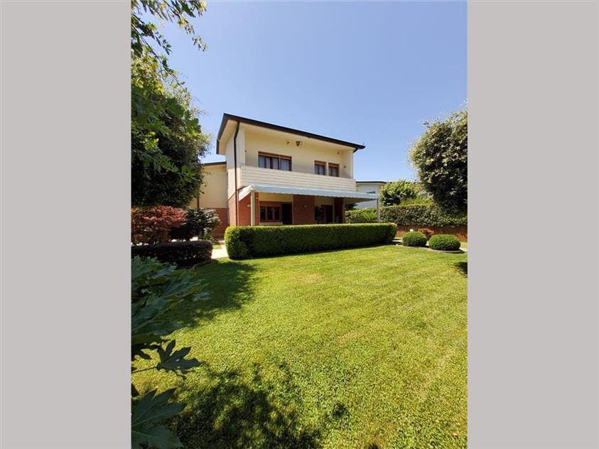 casa indipendente in vendita a Forte dei Marmi