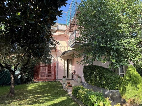 casa indipendente in vendita a Forte dei Marmi