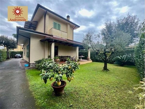 casa indipendente in vendita a Forte dei Marmi