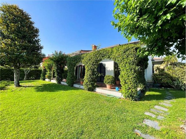 casa indipendente in vendita a Forte dei Marmi