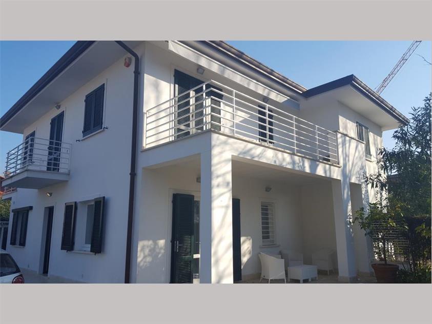 casa indipendente in vendita a Forte dei Marmi