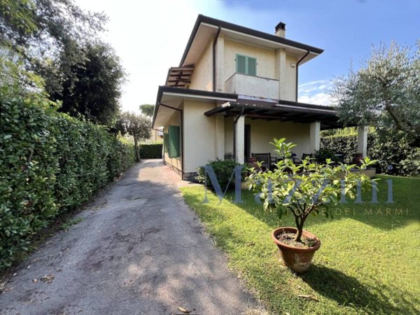 casa indipendente in vendita a Forte dei Marmi in zona Vittoria Apuana