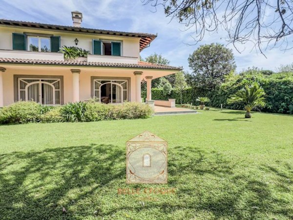 casa indipendente in vendita a Forte dei Marmi in zona Vittoria Apuana