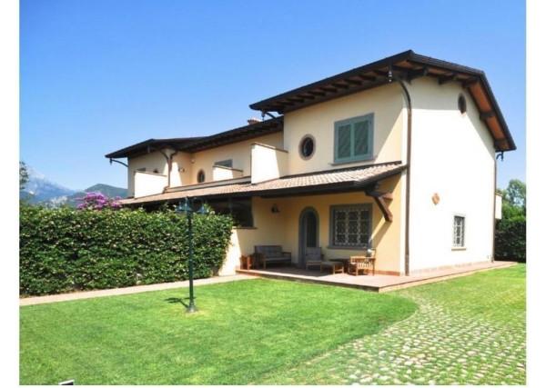 casa indipendente in vendita a Forte dei Marmi