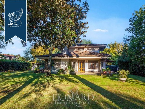 casa indipendente in vendita a Forte dei Marmi in zona Roma Imperiale