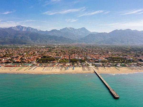 casa indipendente in vendita a Forte dei Marmi