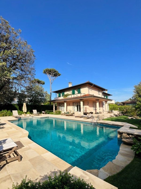 casa indipendente in vendita a Forte dei Marmi in zona Vittoria Apuana