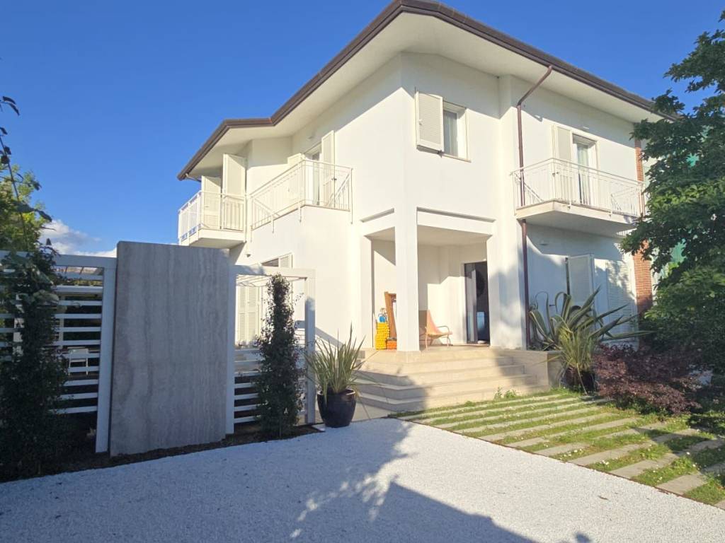 casa indipendente in vendita a Forte dei Marmi