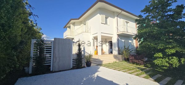 casa indipendente in vendita a Forte dei Marmi
