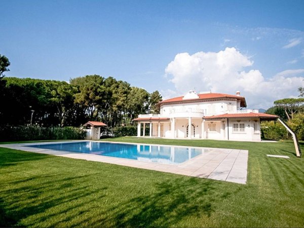 casa indipendente in vendita a Forte dei Marmi in zona Vittoria Apuana