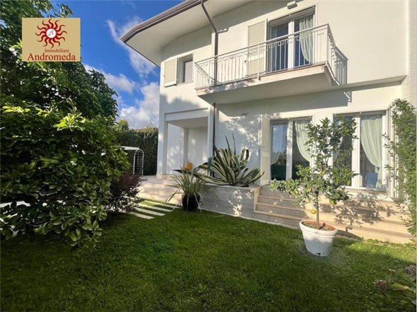 casa indipendente in vendita a Forte dei Marmi