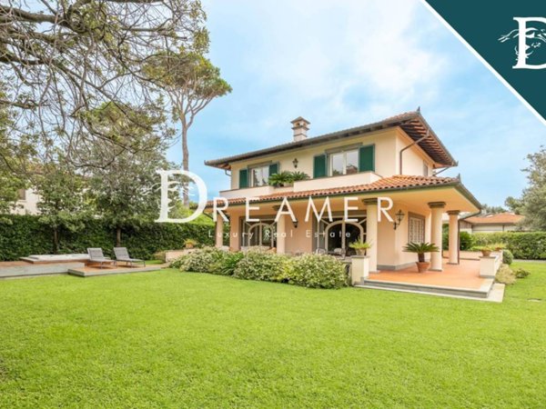 casa indipendente in vendita a Forte dei Marmi in zona Vittoria Apuana