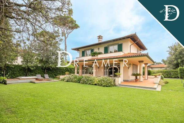casa indipendente in vendita a Forte dei Marmi in zona Vittoria Apuana