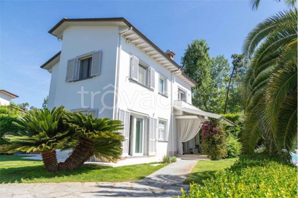 casa indipendente in vendita a Forte dei Marmi in zona Vittoria Apuana
